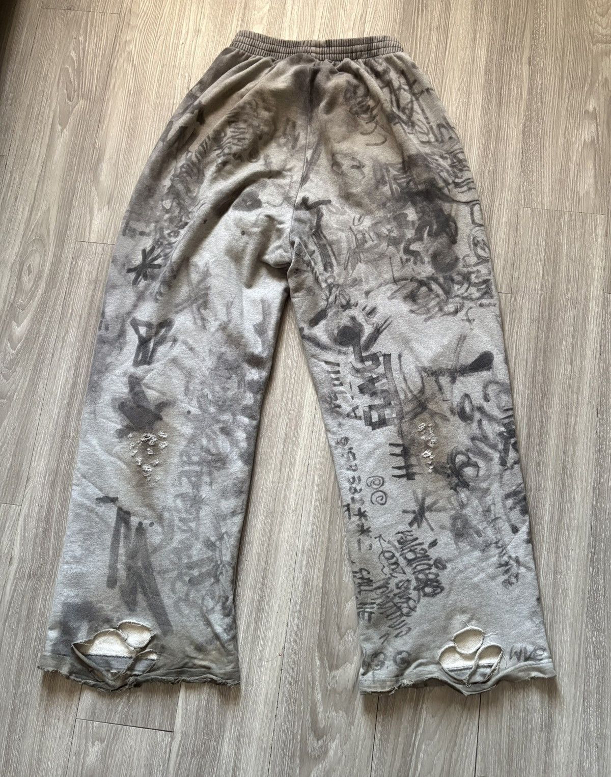 Balenciaga Balenciaga skater sweatpants Size US 30 / EU 46 - 14 Thumbnail