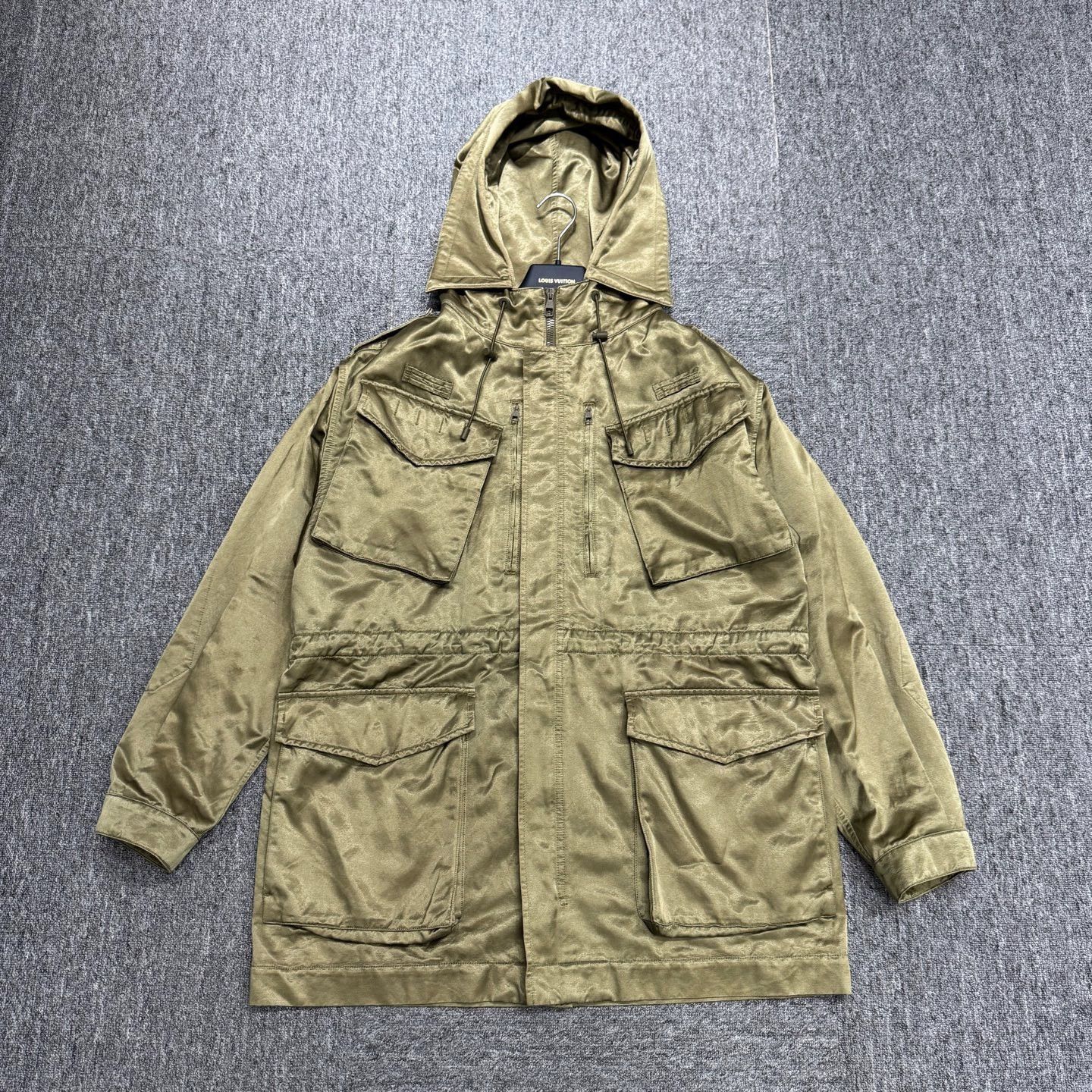Louis Vuitton Green Hooded Utility Jacket with Multiple Pockets Size US S / EU 44-46 / 1 - 1 Thumbnail