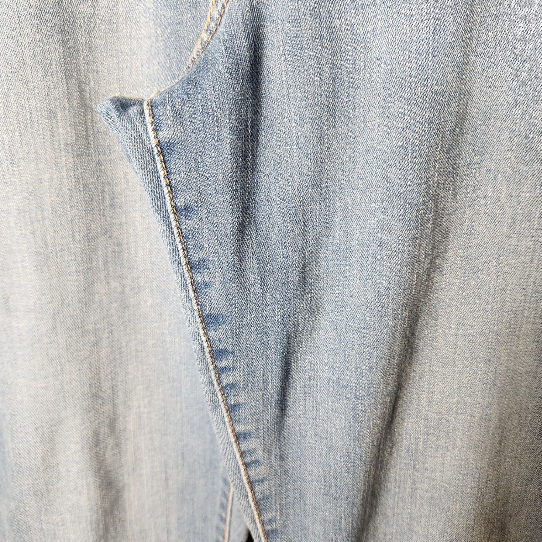 Levi's Levi's 414 Relaxed Straight Jeans Womens Light Wash Blue 31 Regular Cotton Blend Denim Mid Rise - 31 Inseam 31 Boys? Size 24" / US 00 / IT 34 - 4 Thumbnail