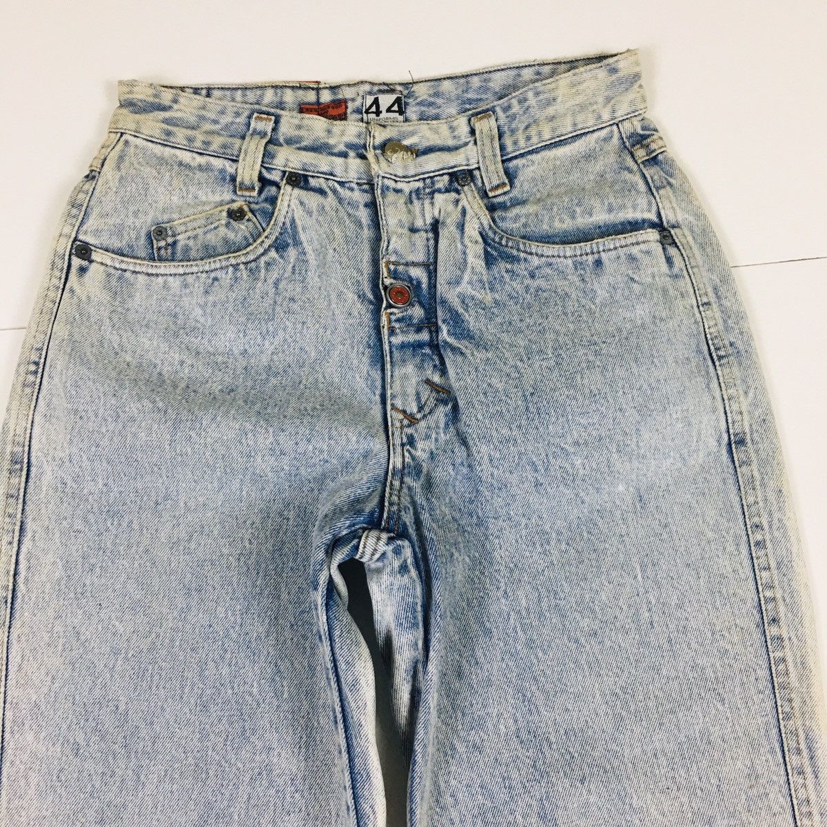 Vintage Vintage Acid Wash Red Button Tapered Leg Made in Italy Size US 29 - 4 Thumbnail
