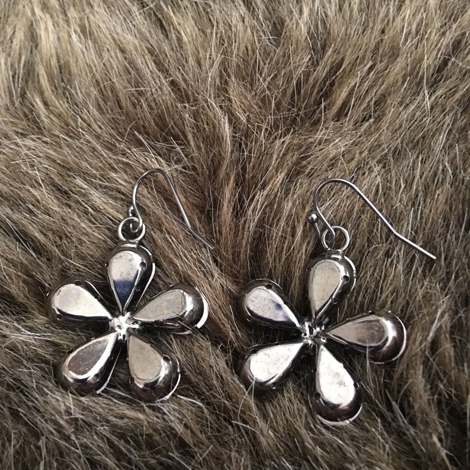 Jewelry Pale pink faceted stone flower fish hook earrings Size ONE SIZE - 2 Thumbnail