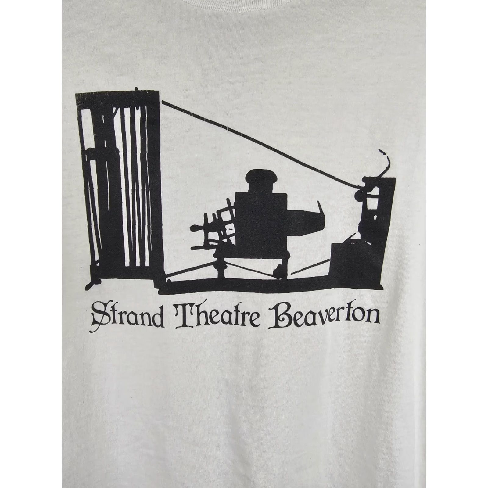 Fruit Of The Loom VINTAGE 90' STRAND THEATRE BEAVERTON SINGLE STITCH WHITE COTTON T-SHIRT SZ XL Size US XL / EU 56 / 4 - 2 Thumbnail