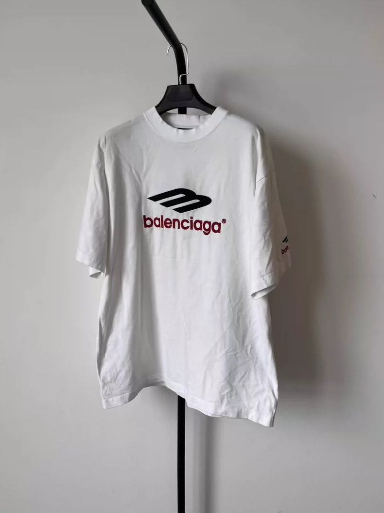 Balenciaga Balenciaga Embroidered short sleeve T-shirt with round nec Size US S / EU 44-46 / 1 - 1 Thumbnail