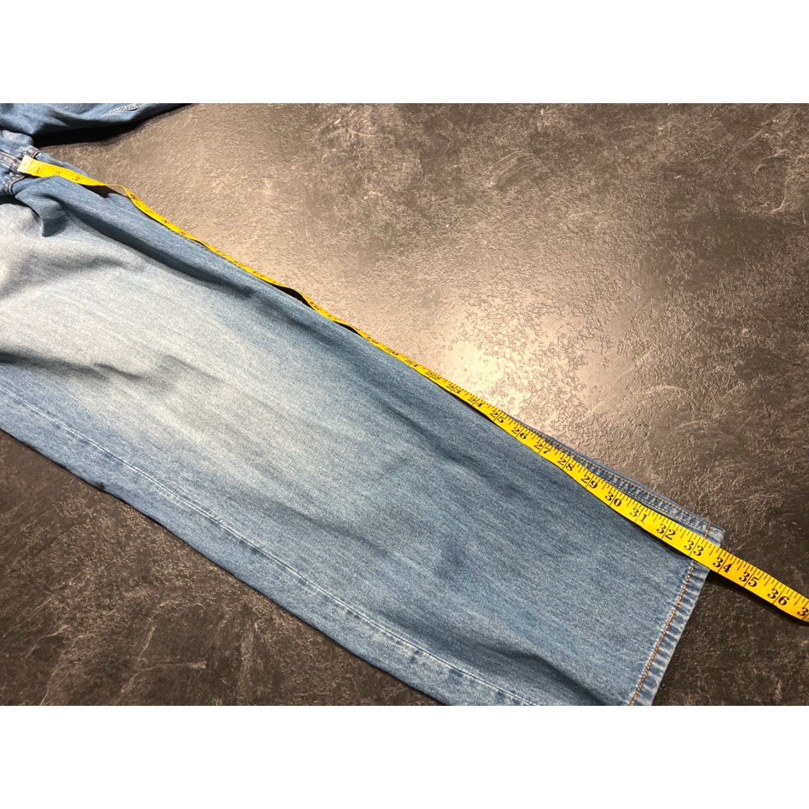 Rocawear Rocawear Jeans Mens 38 Mid Rise Straight Leg Jeans Blue Denim 5-Pocket Regular Fit Cotton Blend Belt Loops Vintage? No Size US 38 / EU 54 - 6 Thumbnail