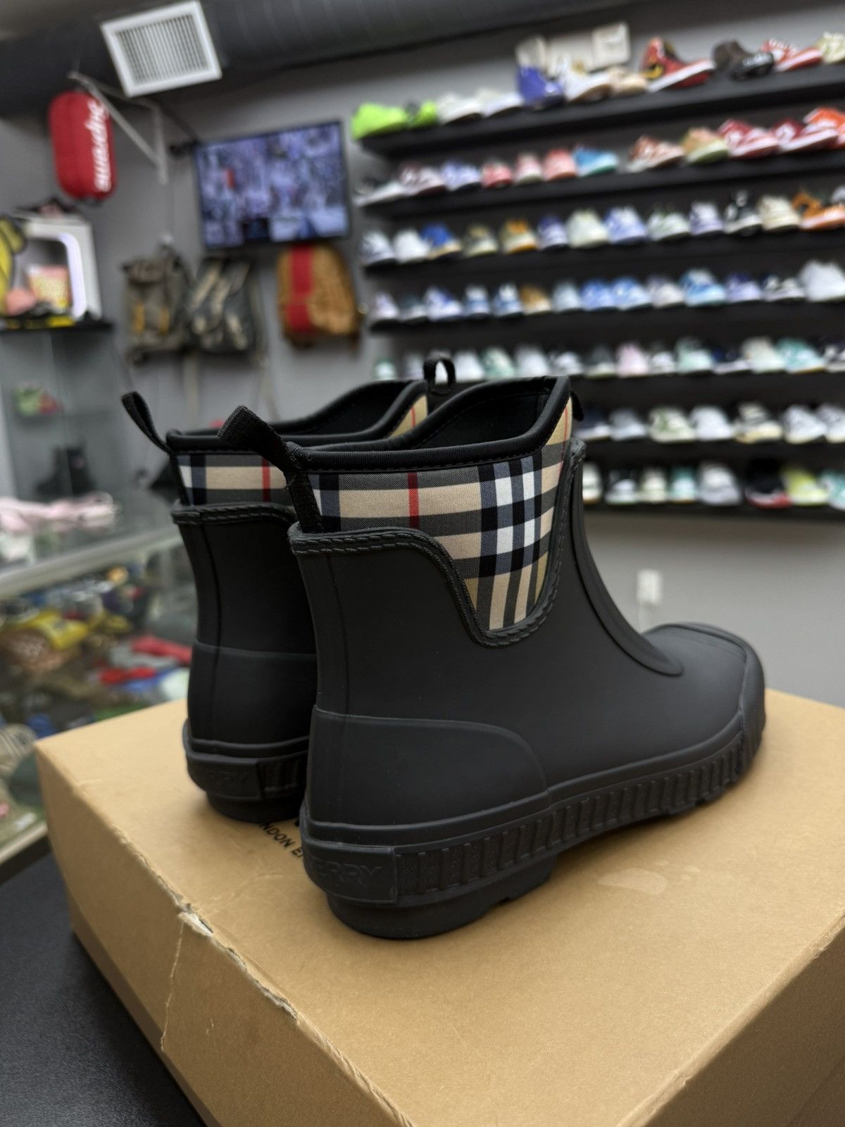 Burberry Burberry Flinton Check Rain Boots Booties Size 39 / 9 US Size US 9 / IT 39 - 13 Thumbnail