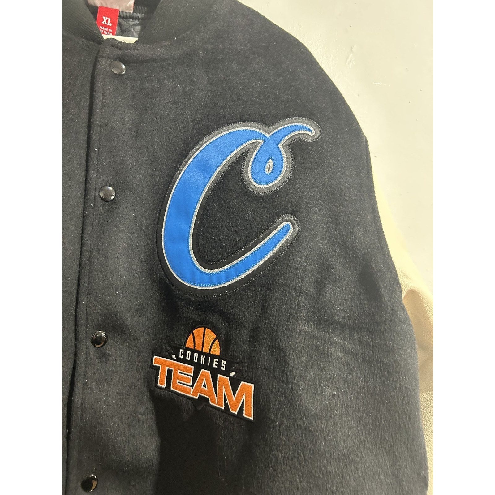 Mitchell & Ness MITCHELL & NESS COOKIES VARSITY JACKET SIZE XL NEW Size US XL / EU 56 / 4 - 3 Thumbnail