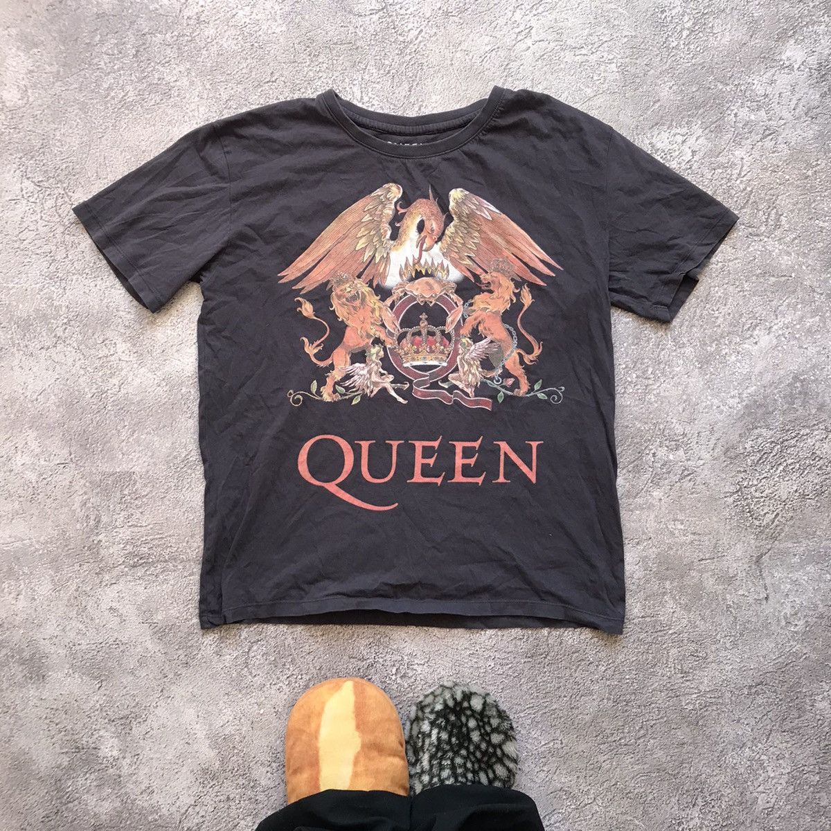 Vintage Vintage 90s Queen Band Graphic Tee Sun Faded Grunge Slim M Size US M / EU 48-50 / 2 - 1 Thumbnail