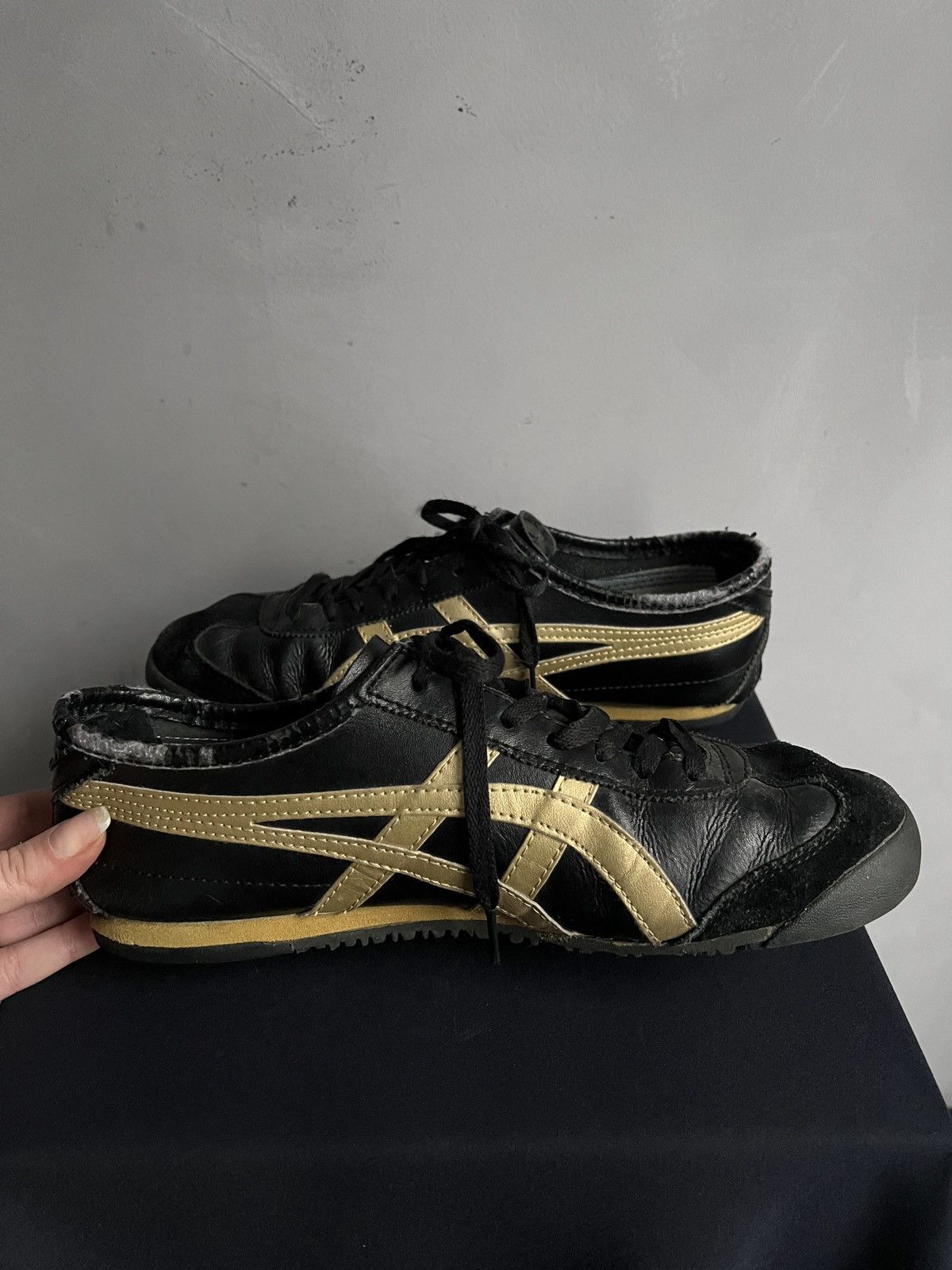 Onitsuka Tiger Onitsuka Tiger Mexico 66 Gold Black Shoes vintage y2k Size US 10 / EU 43 - 8 Thumbnail