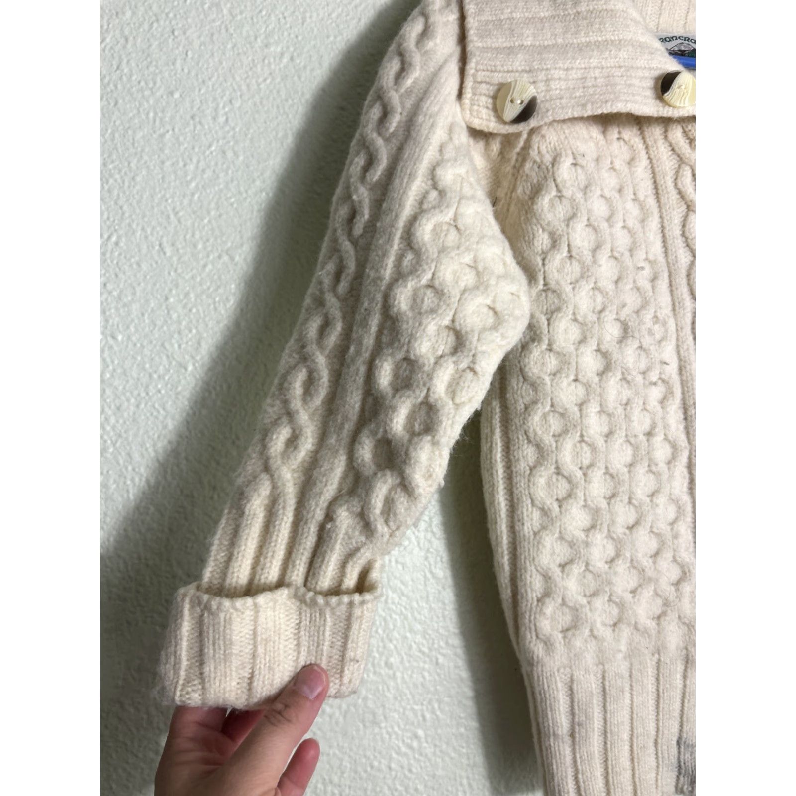 Vintage VINTAGE Aran Crafts Ireland Cardigan Womens Medium Wool Ivory Button Knit Size M / US 6-8 / IT 42-44 - 2 Thumbnail