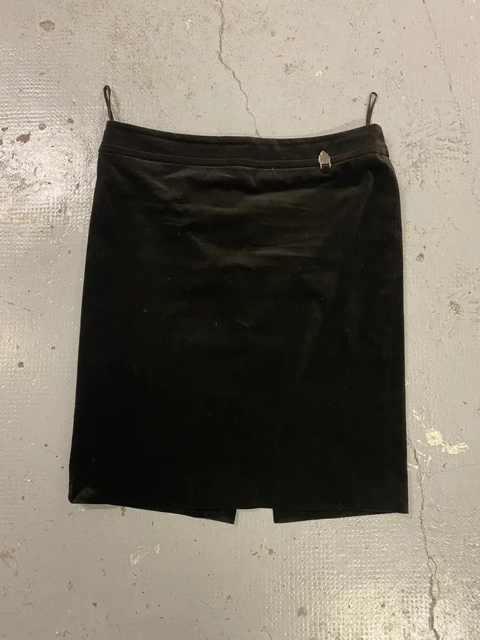Gucci SS2007 Gucci Black Classy Velvet Skirt Size 28" / US 6 / IT 42 - 1 Thumbnail