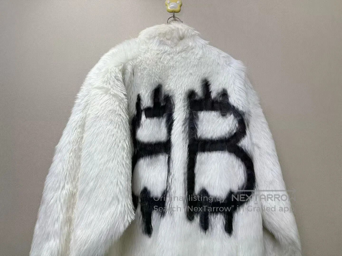 Balenciaga Balenciaga BB White Back Logo Fur Jacket. Size XXS / US 00 / IT 34 - 5 Thumbnail