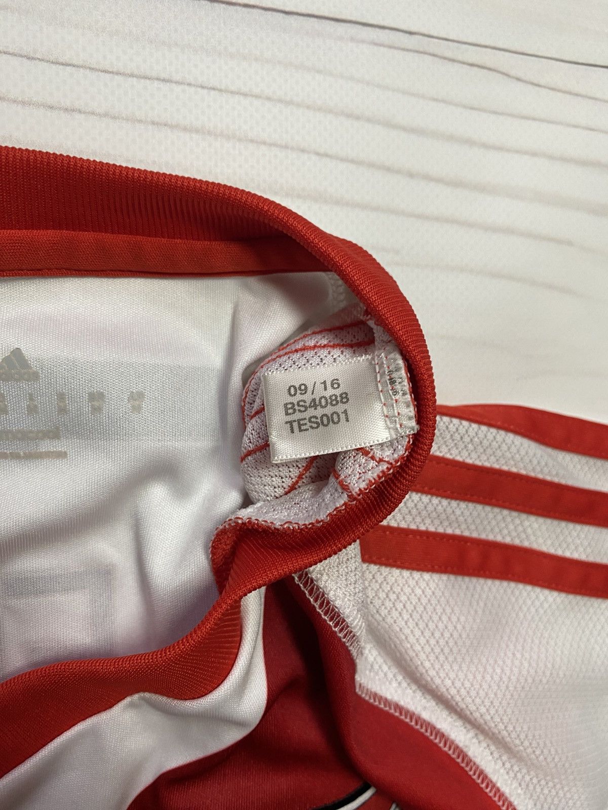Adidas Adidas River Plate 2016/17 home soccer football y2k jersey Size US M / EU 48-50 / 2 - 8 Thumbnail