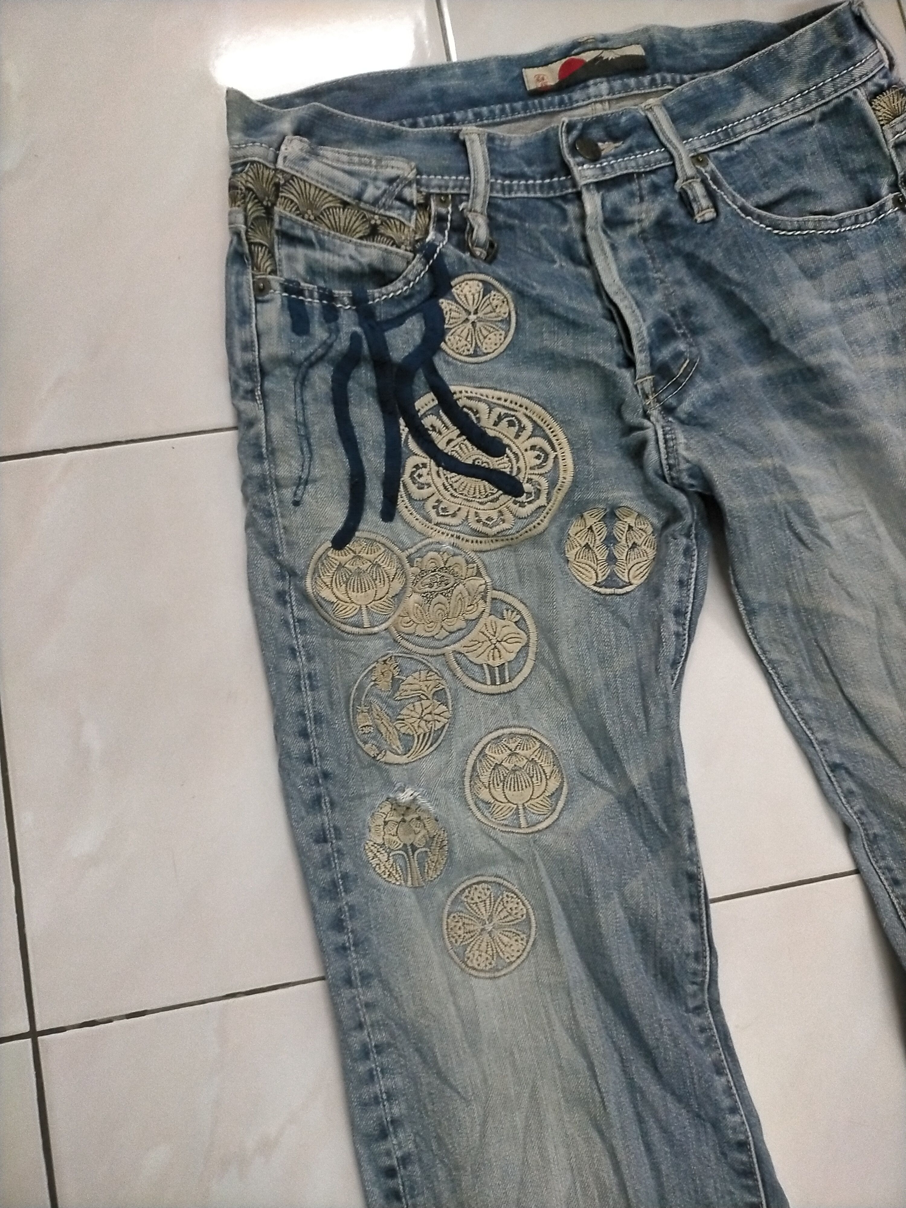 Japanese Brand Japan Gemstone Embroidered Sukajan Jeans Size US 32 / EU 48 - 1 Thumbnail
