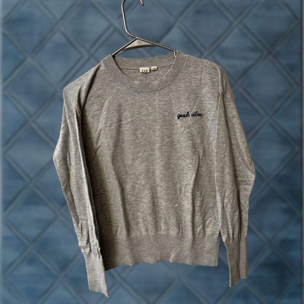 Gap Gap "Good Vibes" Sweater XS Grey Crewneck Women’s Size XS / US 0-2 / IT 36-38 - 1 Thumbnail
