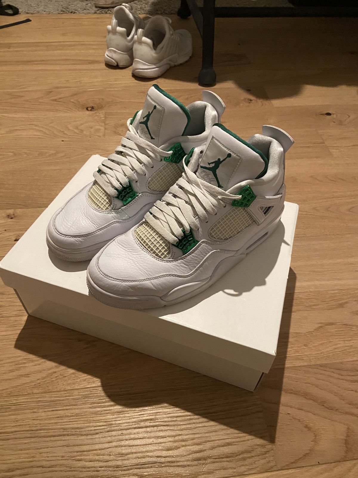 Jordan Brand Jordan 4 Metallic Green 9.5 Size US 9.5 / EU 42-43 - 1 Thumbnail