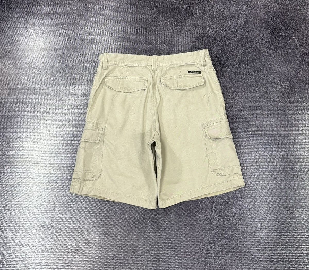 Eddie Bauer Vintage Eddie Bauer Y2K 2000s Beige Hype Cargo Shorts Size US 33 - 2 Thumbnail