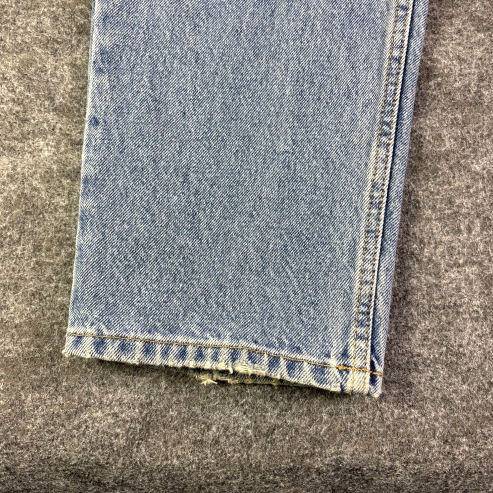 Tommy Hilfiger VINTAGE Tommy Hilfiger Jeans Light Wash Straight Leg Denim Mens 34x29 Slim? Regular? (adjusted) Size US 34 / EU 50 - 7 Thumbnail
