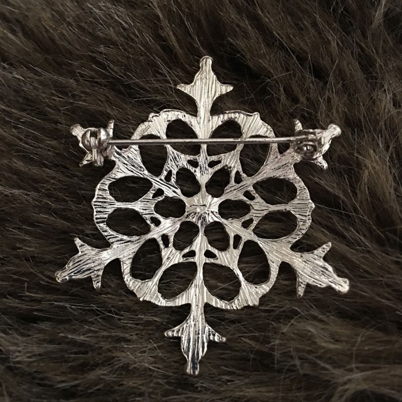 Vintage Vintage shiny silver rhinestone snowflake brooch Size ONE SIZE - 5 Thumbnail