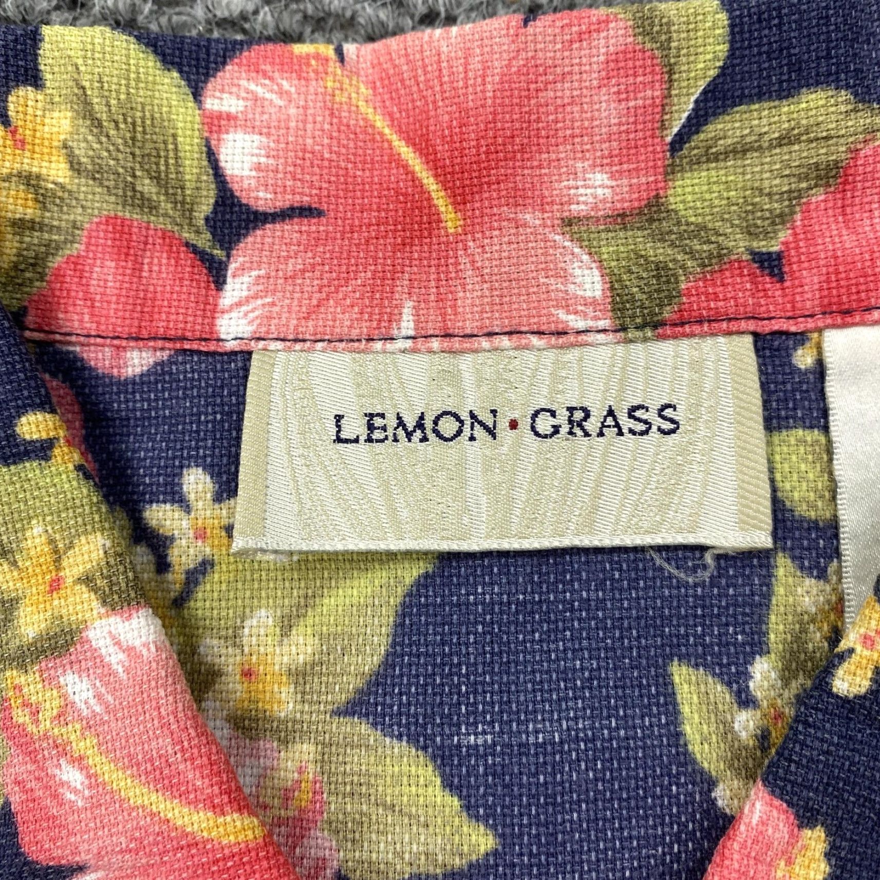 Vintage VINTAGE? No. But: Lemon Grass Shirt Womens XL Navy Blue Hawaiian Hibiscus Linen Cotton Button-Up Collared Short Sleeve Floral Tropical Womens XL Blue Size XL / US 12-14 / IT 48-50 - 3 Thumbnail