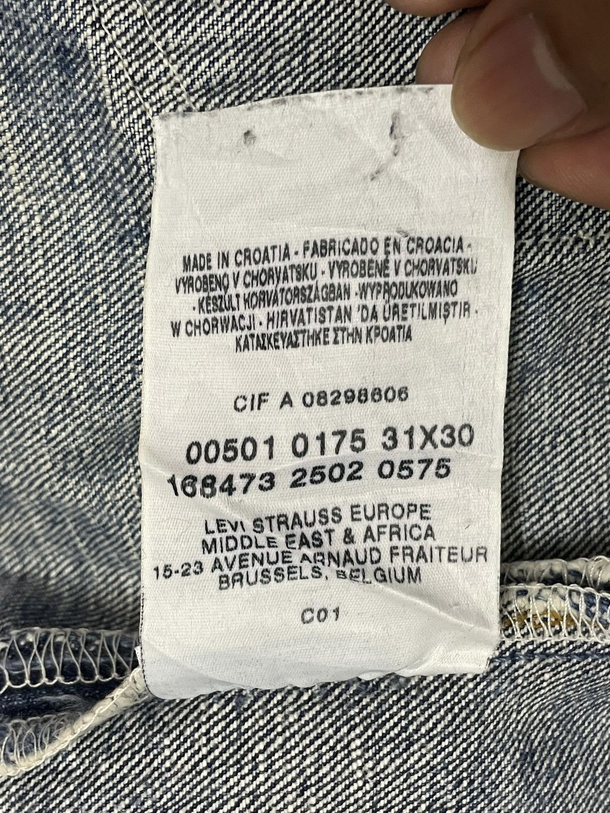 Levi's Vintage Levi’s 501 Button Fly Distressed BlueWash Jeans #C01 Size US 31 - 17 Thumbnail