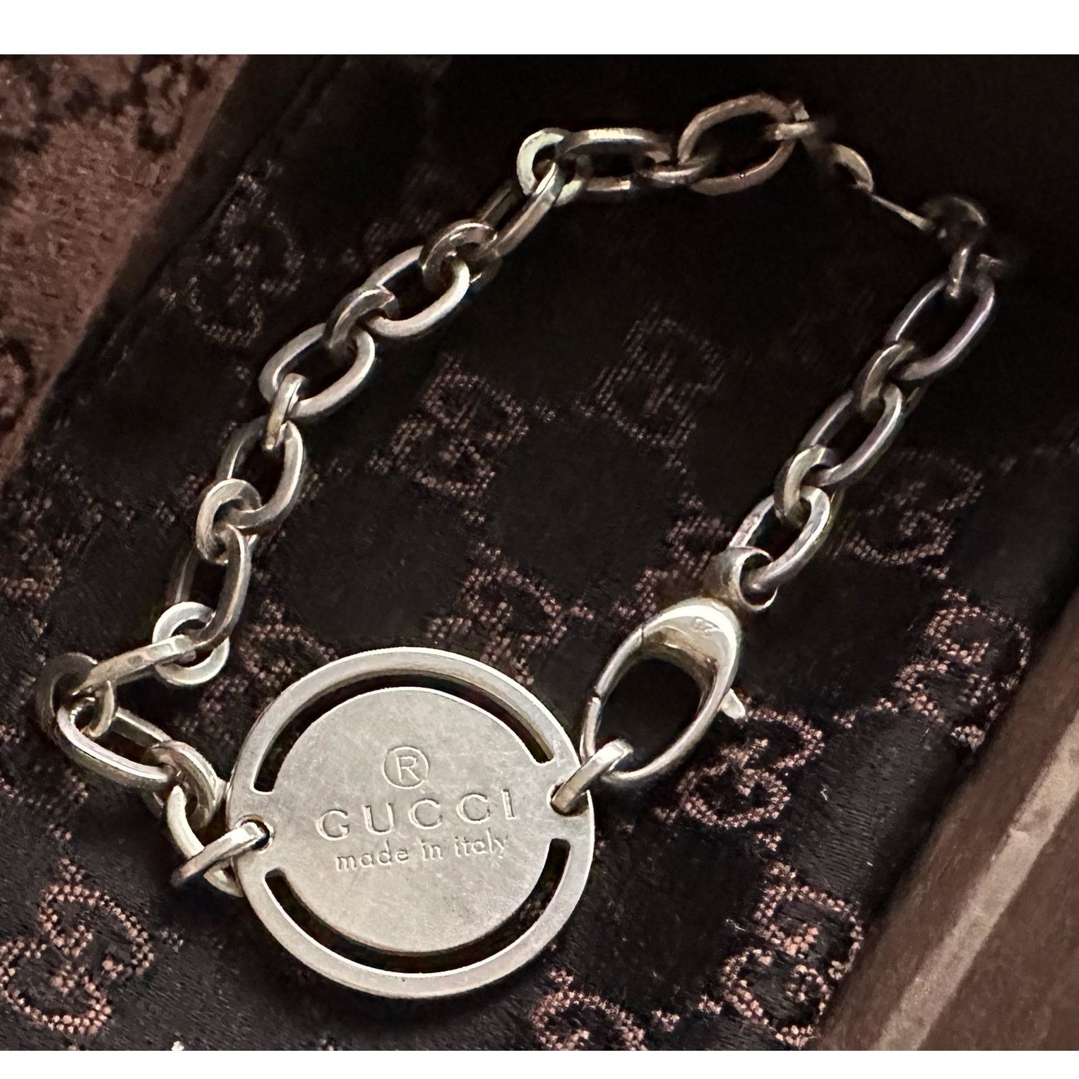 Gucci Gucci Circle Disc Plate Bracelet in Box with Dust Bag Size ONE SIZE - 1 Thumbnail
