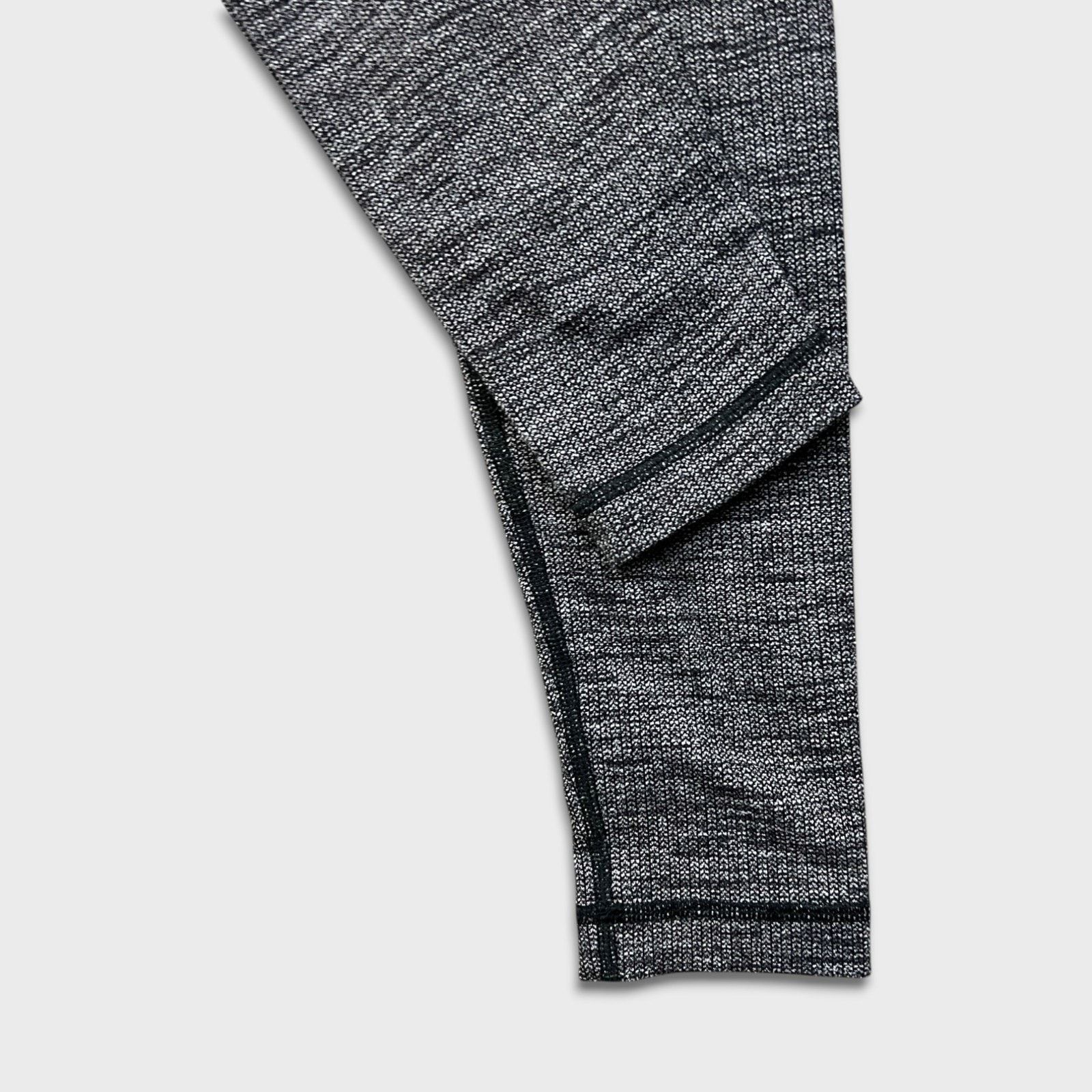 Lululemon Lululemon Wunder Under Low Rise Tight Size 4 Legging Pilates Size 27" / US 4 / IT 40 - 6 Thumbnail
