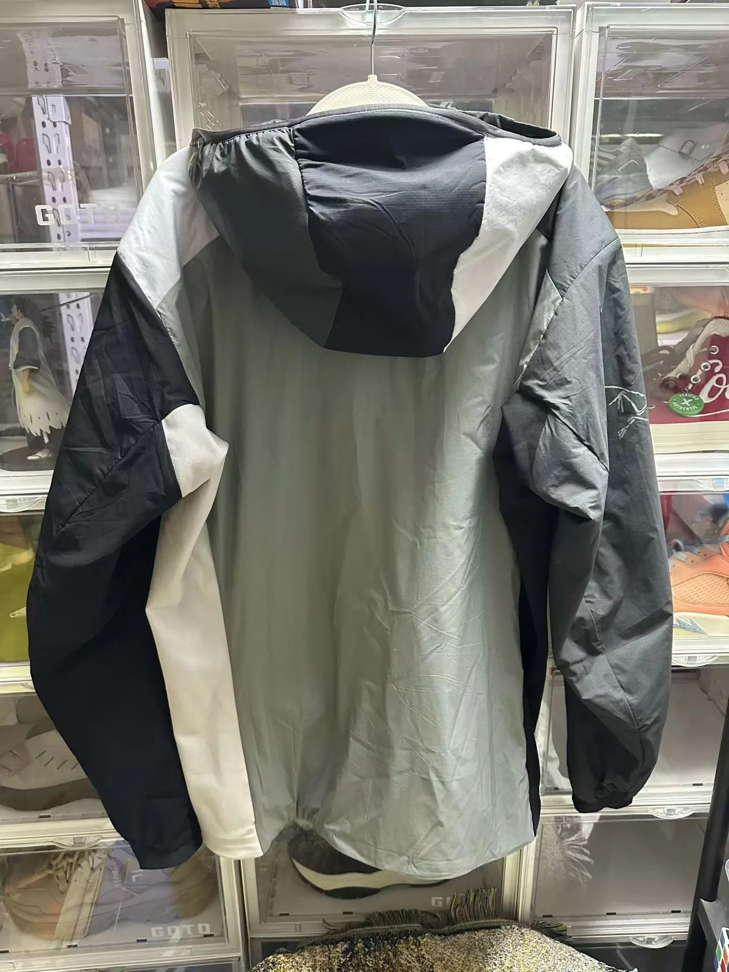 Arc'teryx Arcteryx x Beams 3 ATOM FW23 M Black/White colorblock Hoody L Size US L / EU 52-54 / 3 - 4 Thumbnail