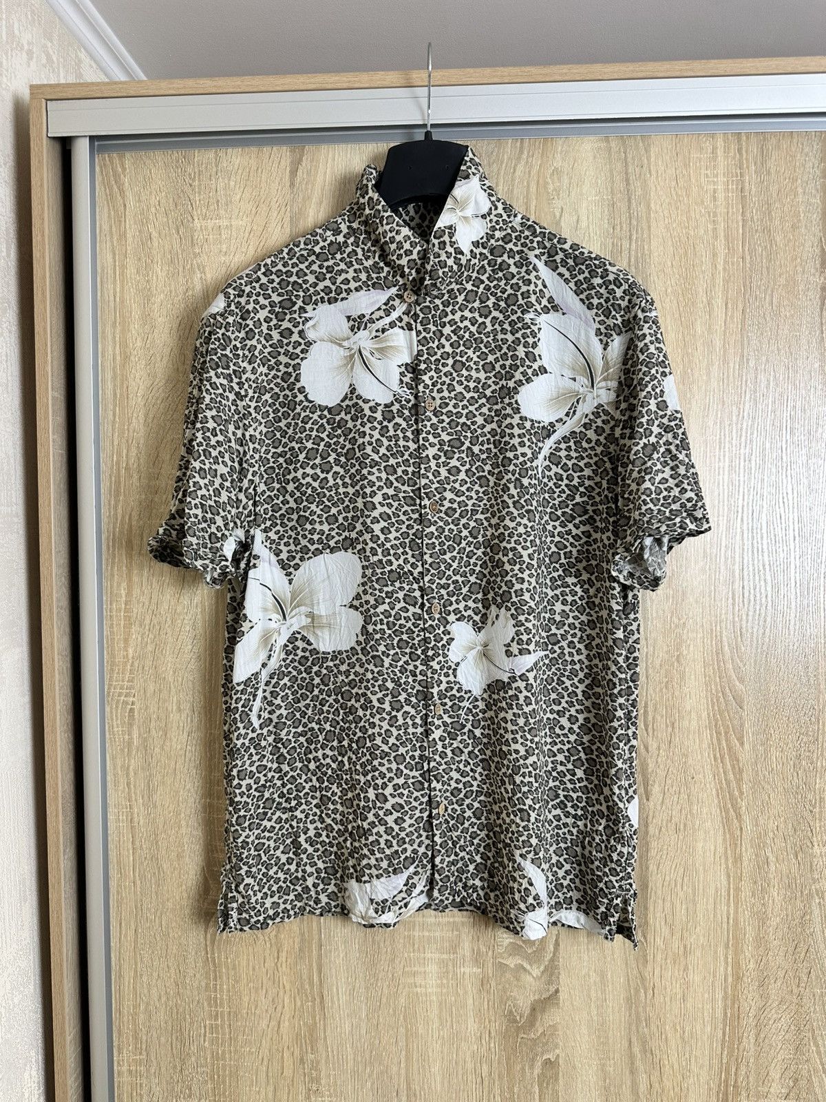 Allsaints 🔥 Allsaints Button Up SS Floral Leopard Print Kuhi Shirt XL Size US XL / EU 56 / 4 - 1 Thumbnail