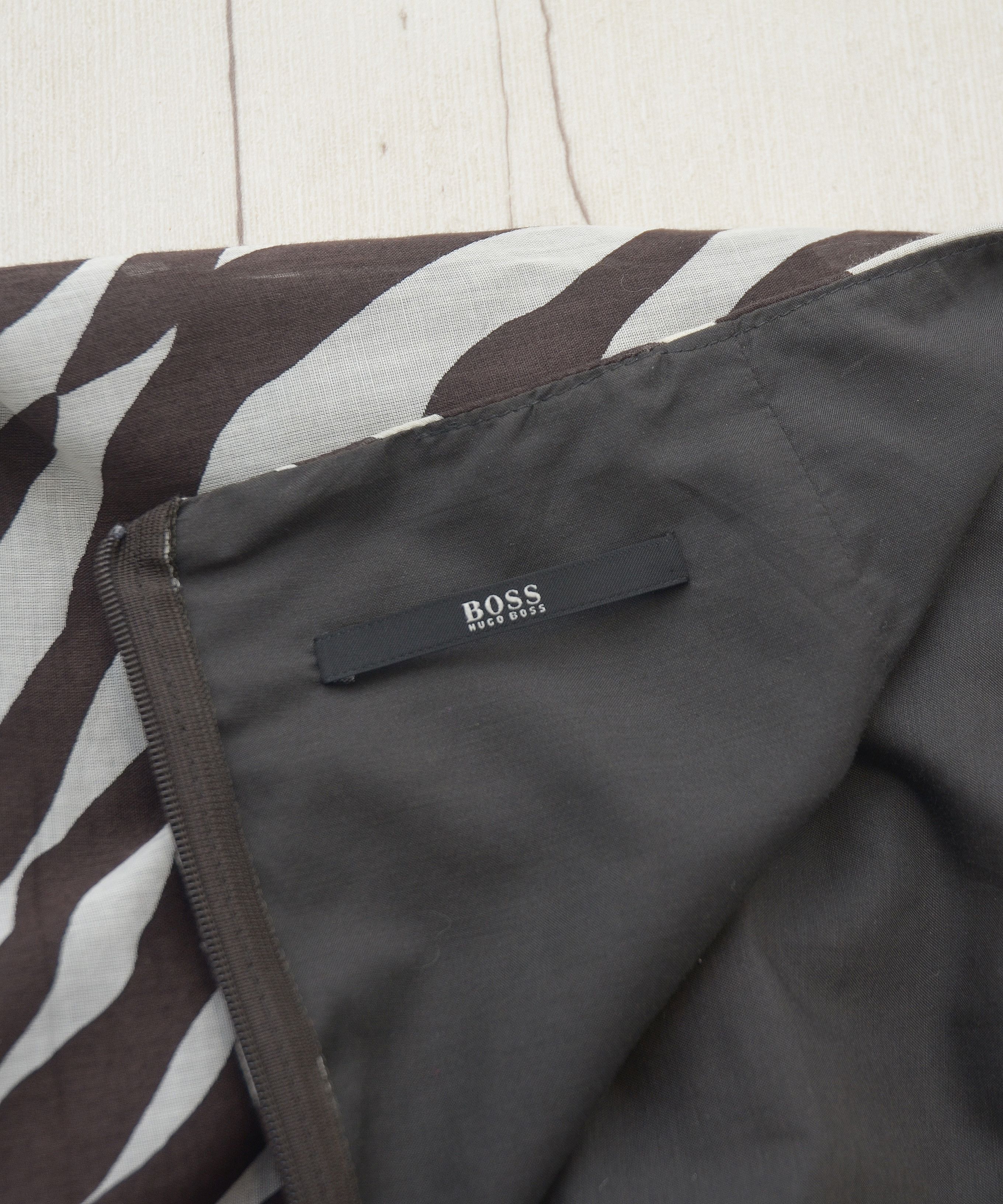 Hugo Boss HUGO BOSS ZEBRA ANIMAL PRINT HIGH PENCIL SKIRT Size 28" / US 6 / IT 42 - 8 Thumbnail
