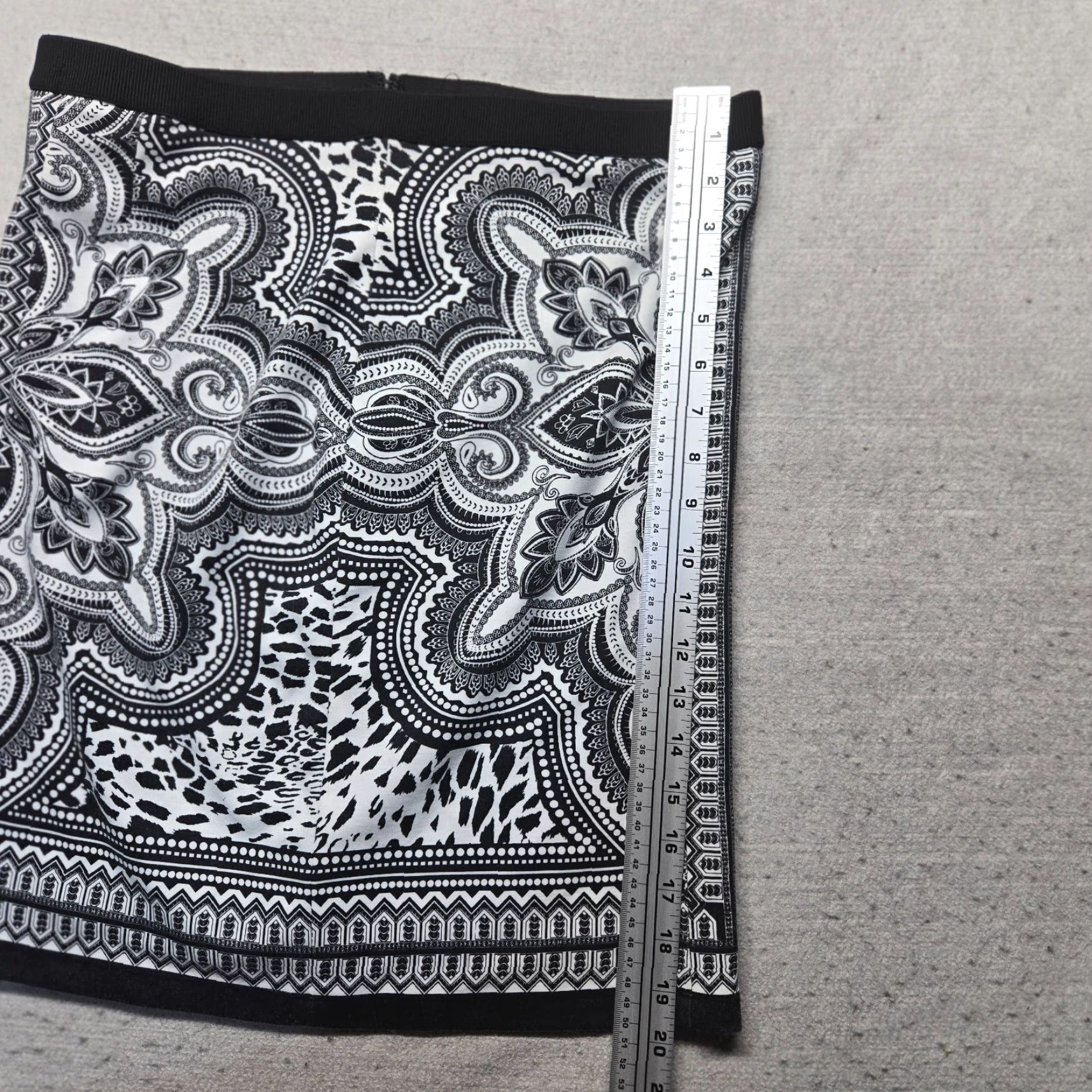 Vintage Rafaella White Black Pencil Skirt 8P Petite Women Adult Knee Length Lined Modern Straight & Pencil Womens Size 30" / US 8 / IT 44 - 5 Thumbnail