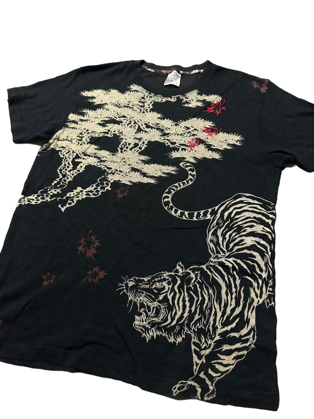 Japanese Brand sukajan tiger fight overprint tee Size US L / EU 52-54 / 3 - 4 Thumbnail