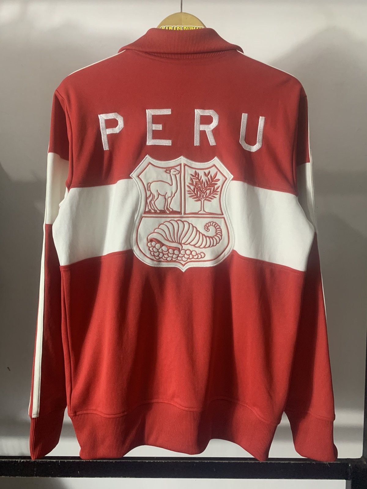 Adidas Tracktop Adidas Peru Casual Streetwear Size US M / EU 48-50 / 2 - 24 Thumbnail