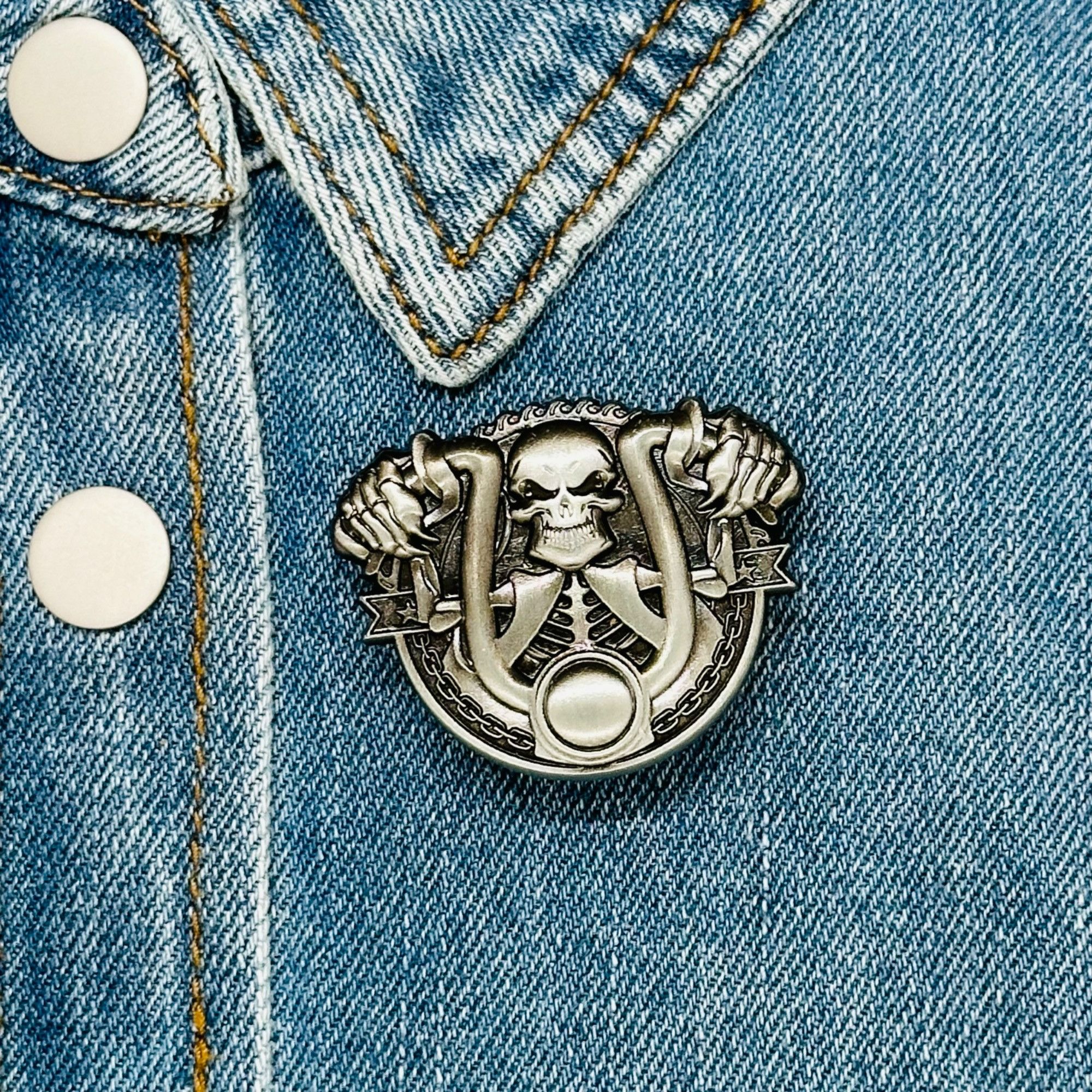 Other 🤩Skeleton & Horseshoe Metal Pin Brooch - Vintage punk style Size ONE SIZE - 1 Thumbnail