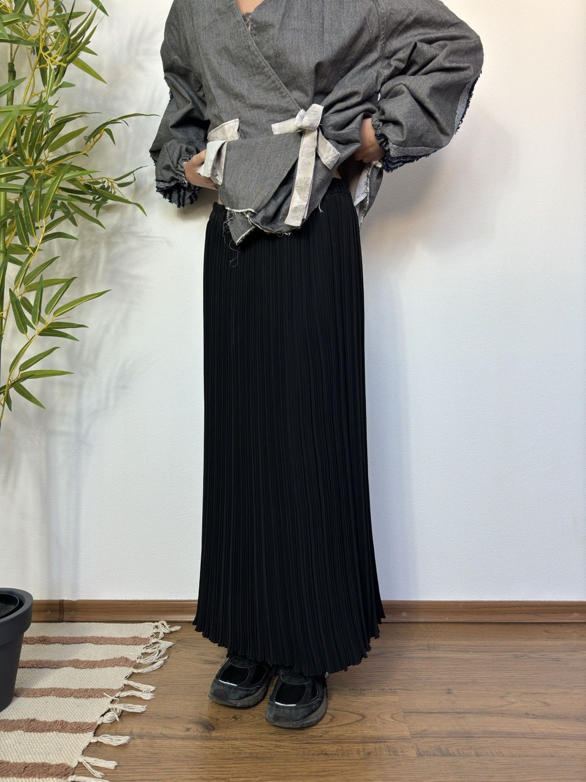 Vintage VINTAGE MAXI SKIRT PLEATED ISSEY MIYAKE STYLE Size 28" / US 6 / IT 42 - 2 Thumbnail