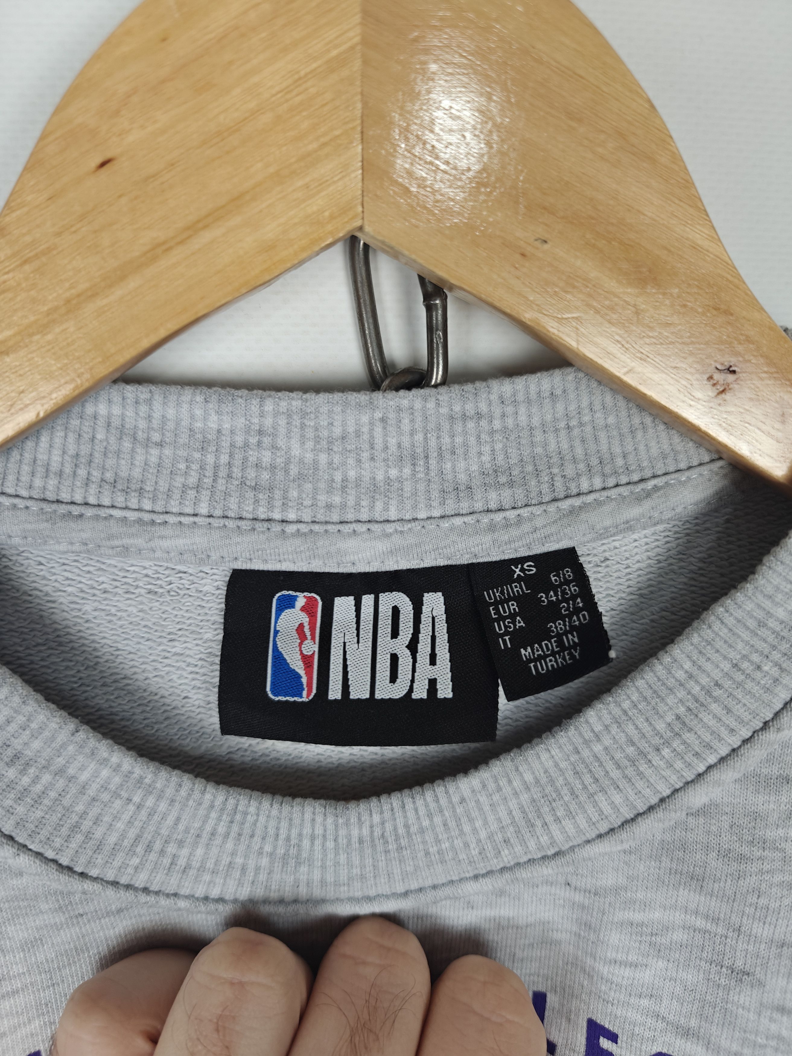 NBA NBA Lakers Crop Top Sweatshirt Crewneck Gray Logo XS Size XS / US 0-2 / IT 36-38 - 9 Thumbnail