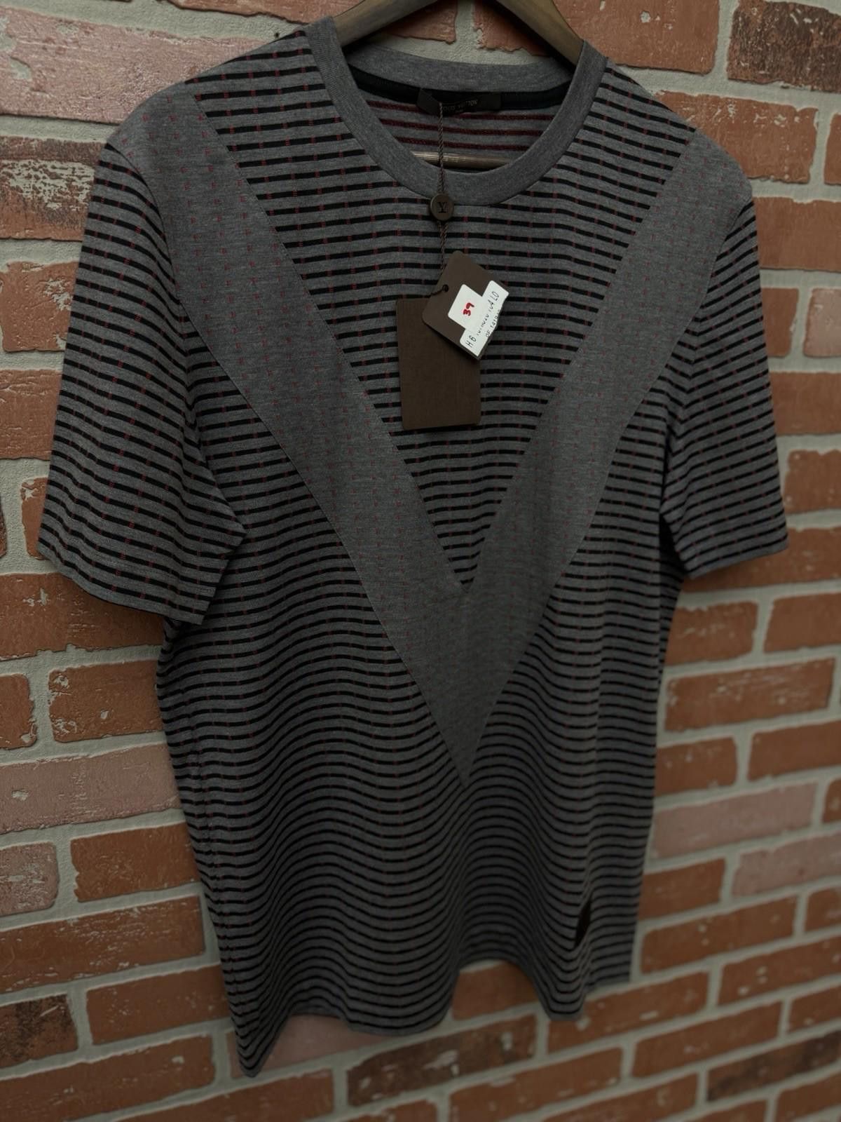Louis Vuitton LOUIS VUITTON T-Shirt LV Tee Cotton Gray (Large) Brand New Size US L / EU 52-54 / 3 - 4 Thumbnail