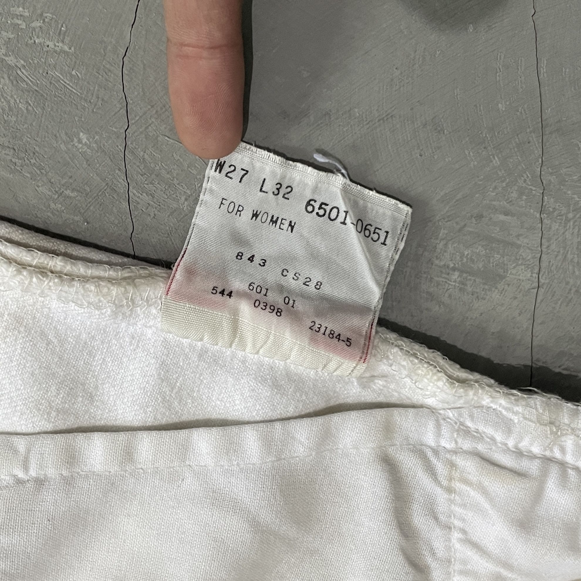 Levi's Vintage 90s Levi's 501 Thrashed Released Hem White Size 27" / US 4 / IT 40 - 2 Thumbnail