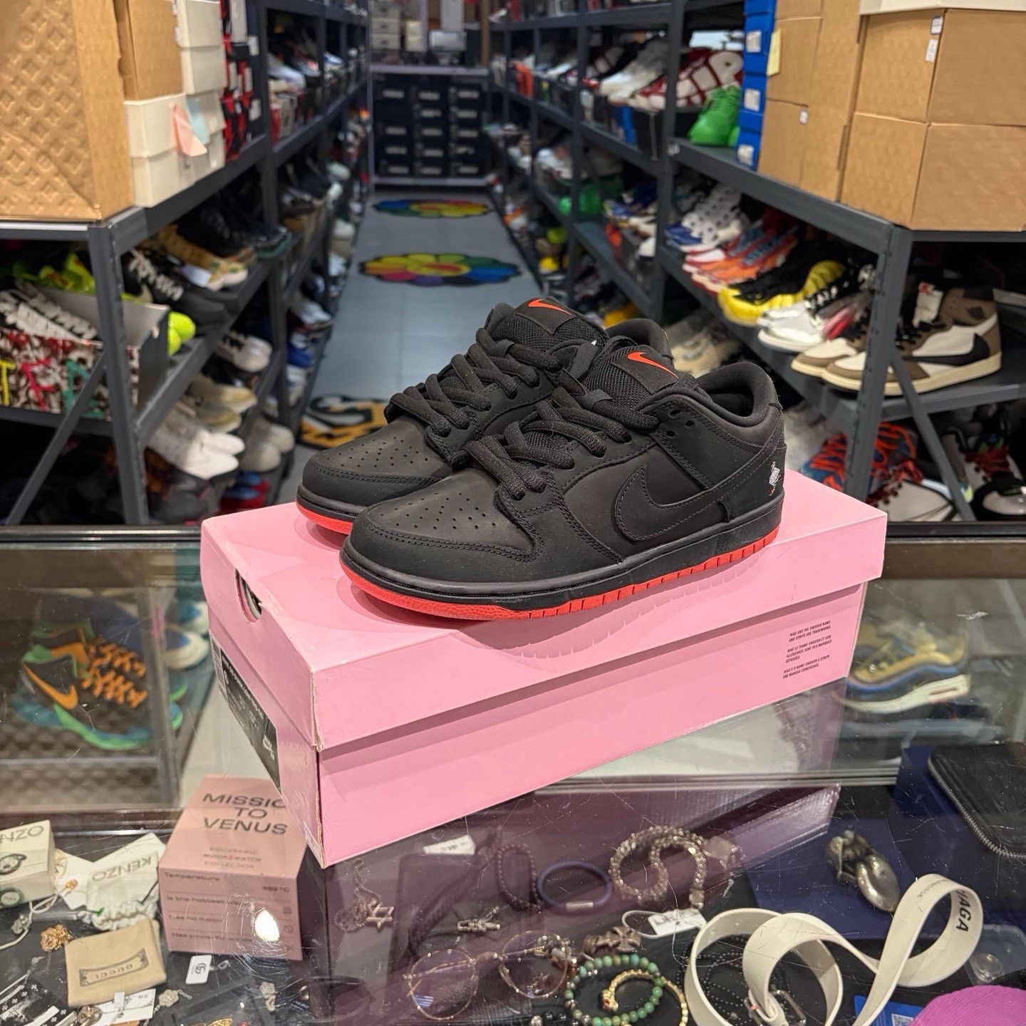 Nike Nike Black Lowtop Sneakers 6.5 Men Size US 6.5 / EU 39-40 - 1 Thumbnail