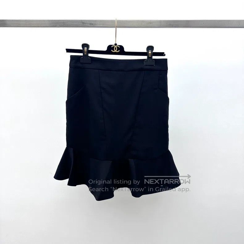 Givenchy Givenchy Black Half Circle Skirt Size M / US 6-8 / IT 42-44 - 1 Thumbnail