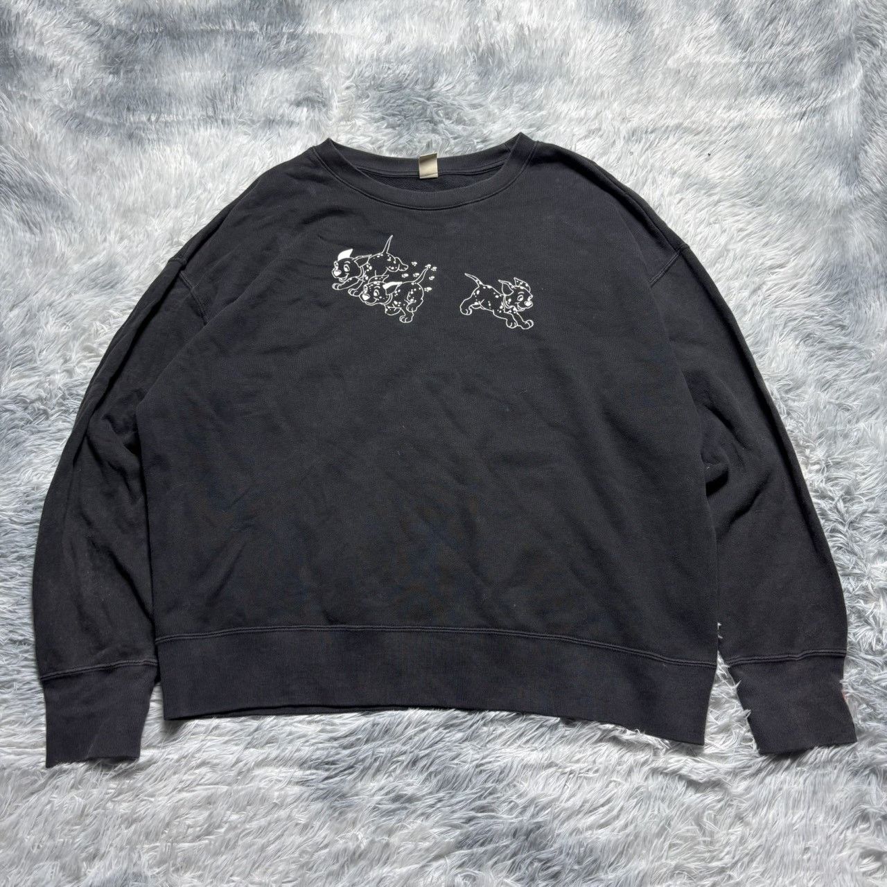 Uniqlo Uniqlo UT Disney 101 Dalmatians Black Sweatshirt Size XL Size US XL / EU 56 / 4 - 1 Thumbnail