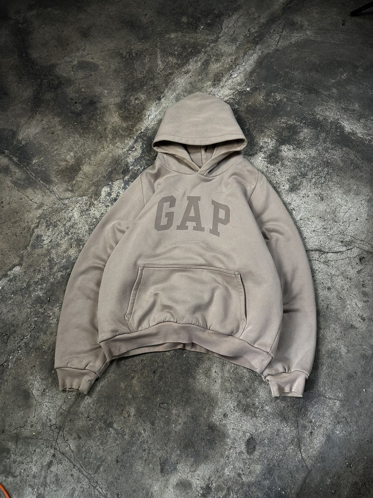 Gap × Yeezy Yeezy x GAP Shrunken Pigeon Hoodie Size US L / EU 52-54 / 3 - 4 Thumbnail