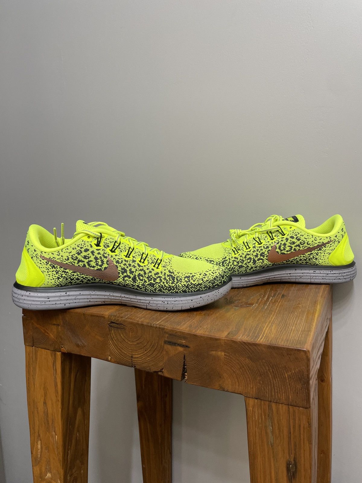 Nike Nike Free Run Distance Shield Size US 10.5 / EU 43-44 - 2 Thumbnail