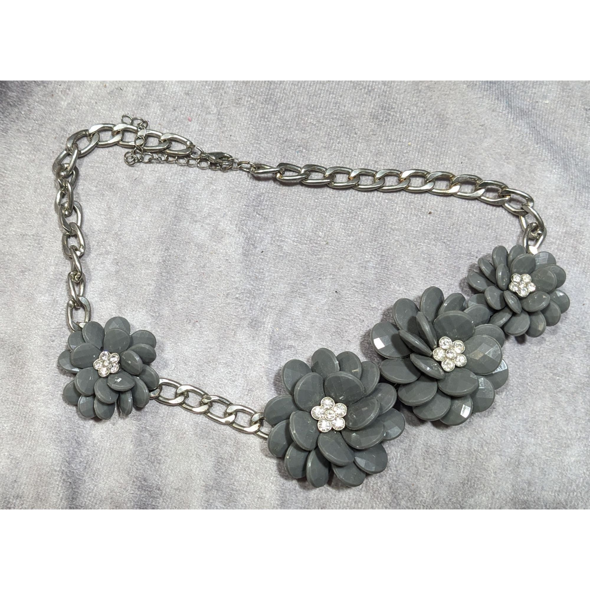 Other Floral Cottagecore Grey And Silver Tone Necklace With Rhines Size ONE SIZE - 8 Thumbnail
