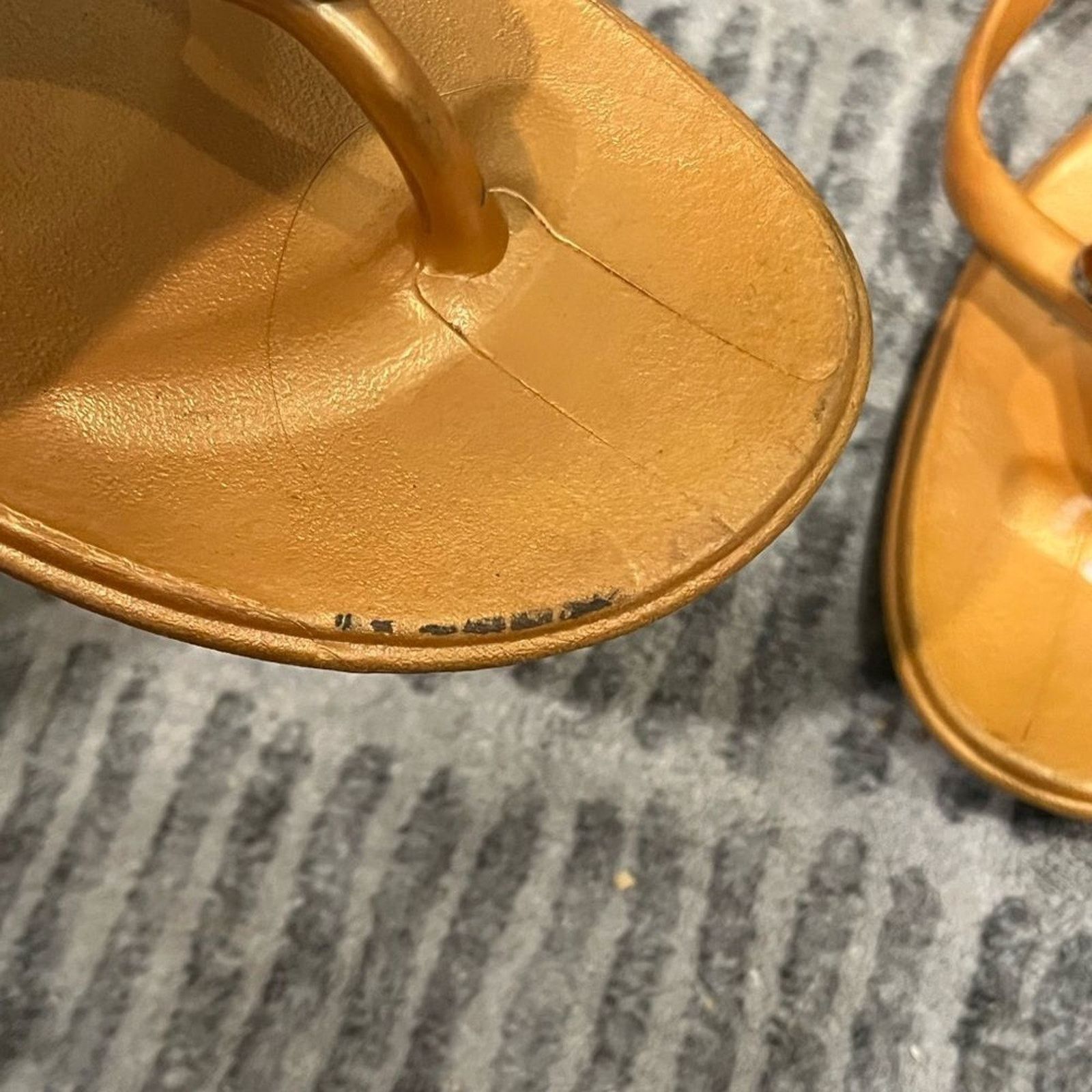 Vintage Oka B Flip Flops Sandals Side Heel Cup Gold Size 8 Size US 8 / IT 38 - 2 Thumbnail