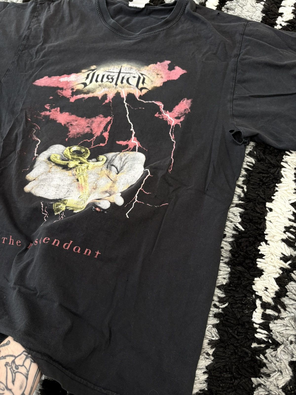 Band Tees Justice 00s band tee trashed distressed worn to perfection Size US M / EU 48-50 / 2 - 6 Thumbnail