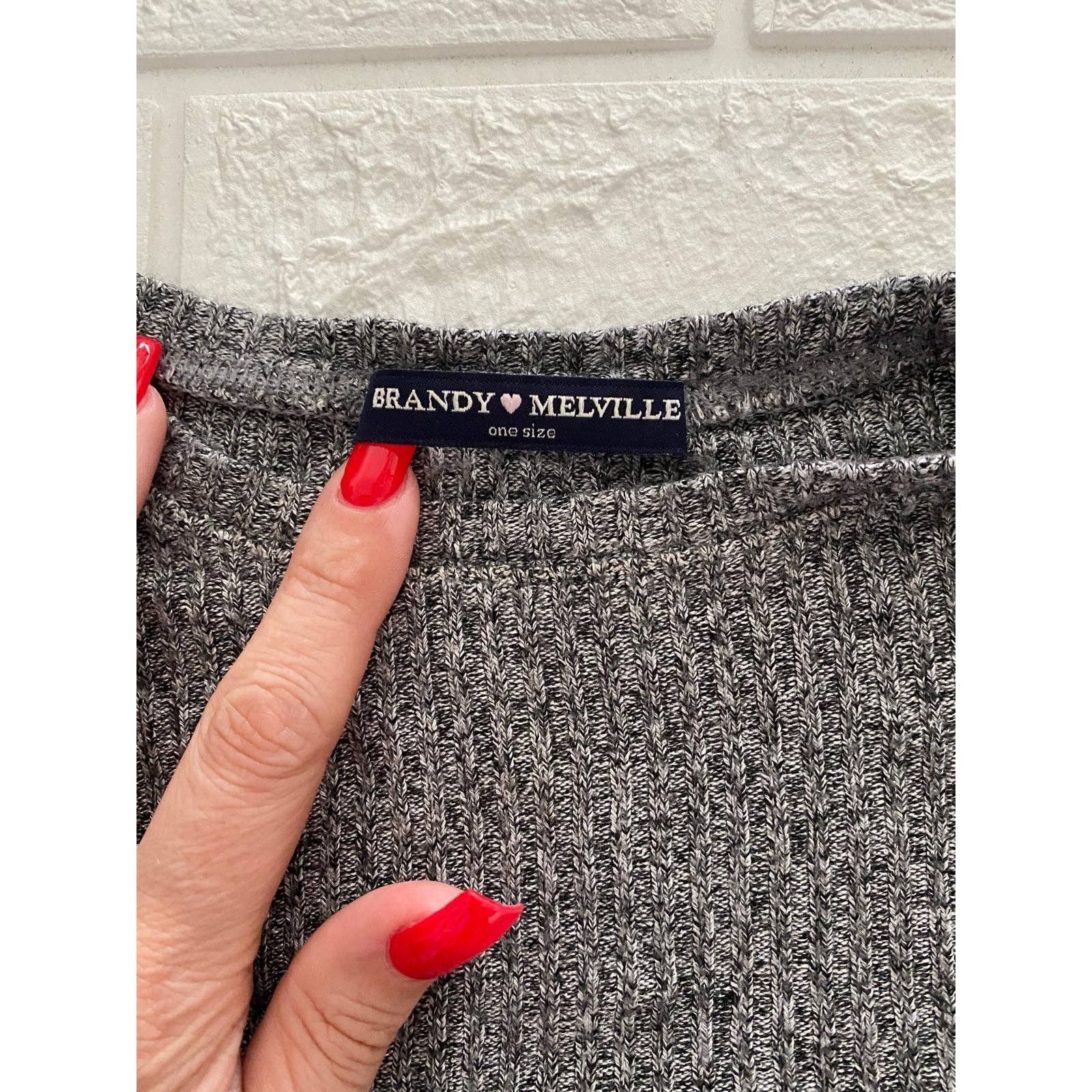 Brandy Melville Brandy Melville top Size ONE SIZE - 6 Thumbnail
