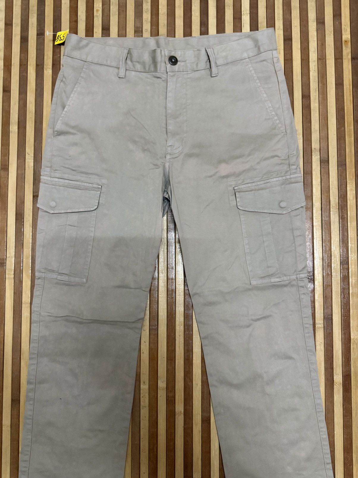 Uniqlo Uniqlo Unisex Cargo Pants Streetwear Multipocket W32X33 Size US 32 / EU 48 - 2 Thumbnail