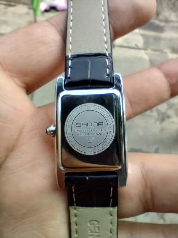 Jewelry 2000s vintage style cute square leather luxury watch Size ONE SIZE - 5 Thumbnail