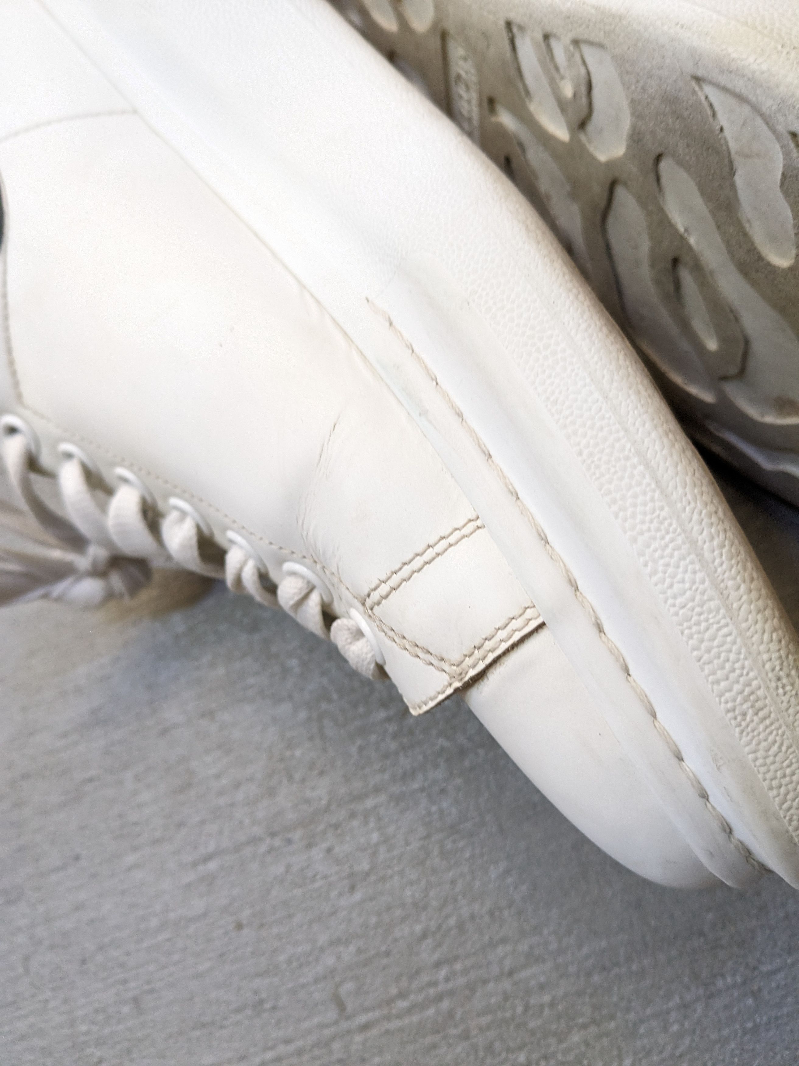 Alexander McQueen Alexander McQueen Larry Oversized Sneakers 9 42 White Black Size US 9 / EU 42 - 14 Thumbnail