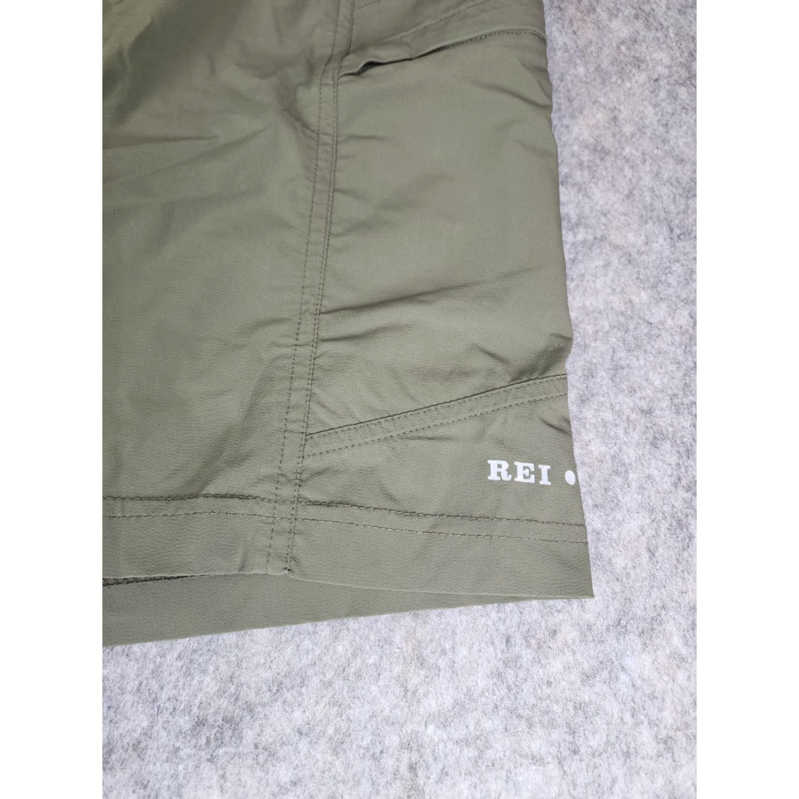 Vintage REI Chino Shorts Mens Medium Nylon Casual Golf Outdoors Hiking Lightweight Green Regular Rise Mid 10-12 in Slash Pocket Streetwear? Size US 31 - 2 Thumbnail